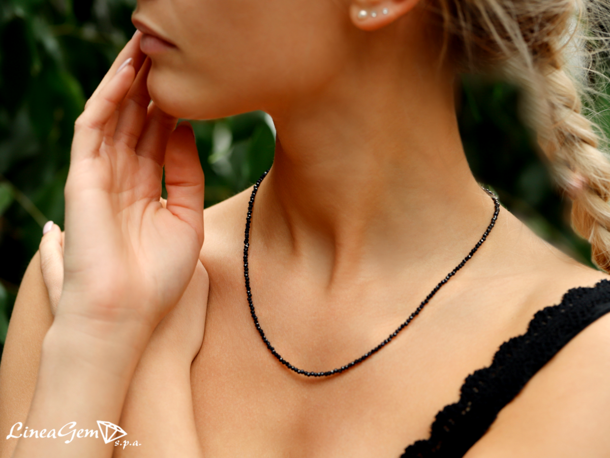 collana di spinello nero naturale lineagem